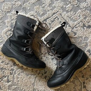 Woman’s Size 8 Kamik Winter Boots